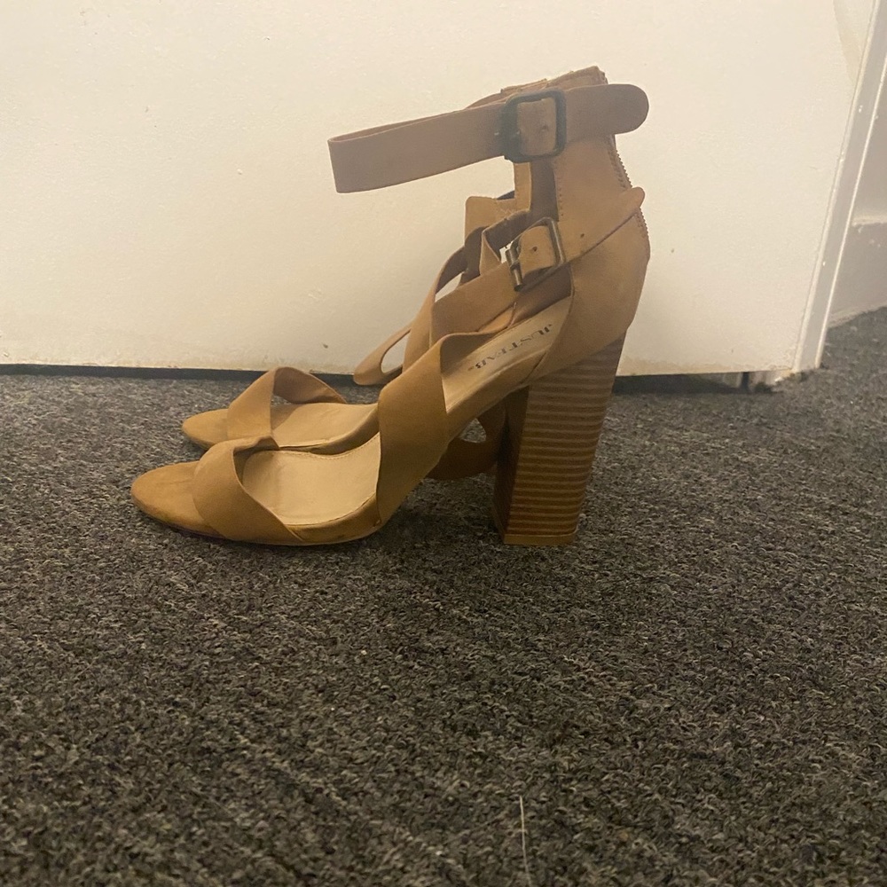 Women’s JustFab brown strappy 3 inch heels size 8.5 no box
